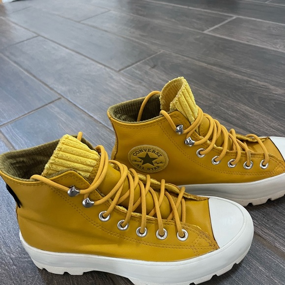 Converse leather yellow boots like new! - Picture 4 of 7